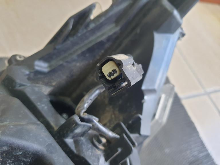 Toyota Rav4 Right Headlight