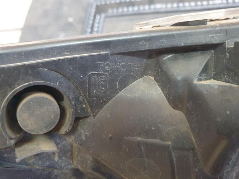 Toyota Rav4 Right Headlight