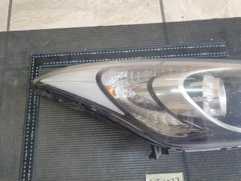 Hyundai i30 Premium Right Headlight