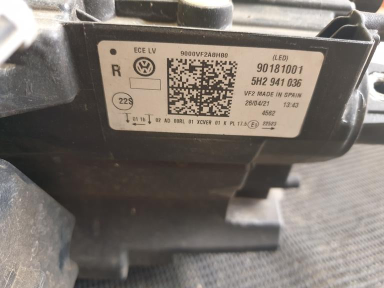 Volkswagen Golf MK8 Right Headlight