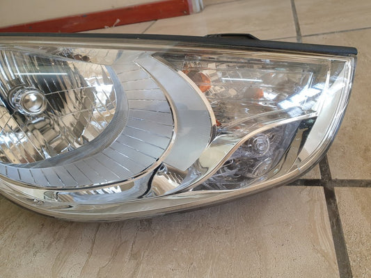 Hyundai ix35 2011 Right Headlight