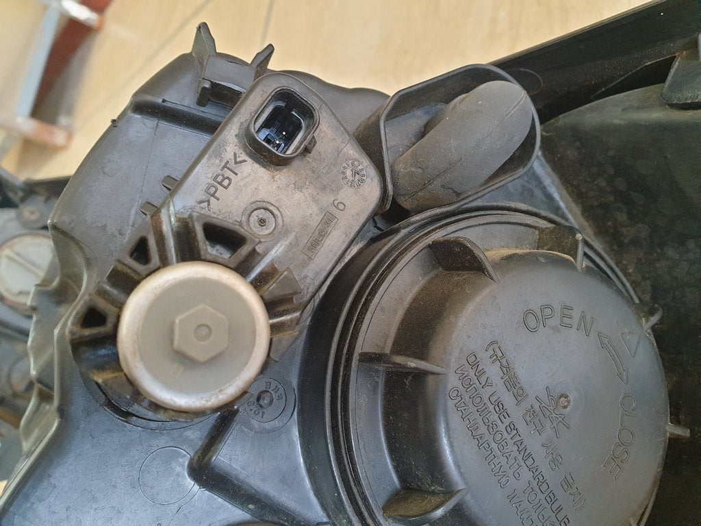 Hyundai ix35 2011 Right Headlight