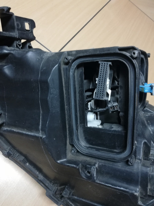 Mercedes-Benz GLE W166 Right Headlight