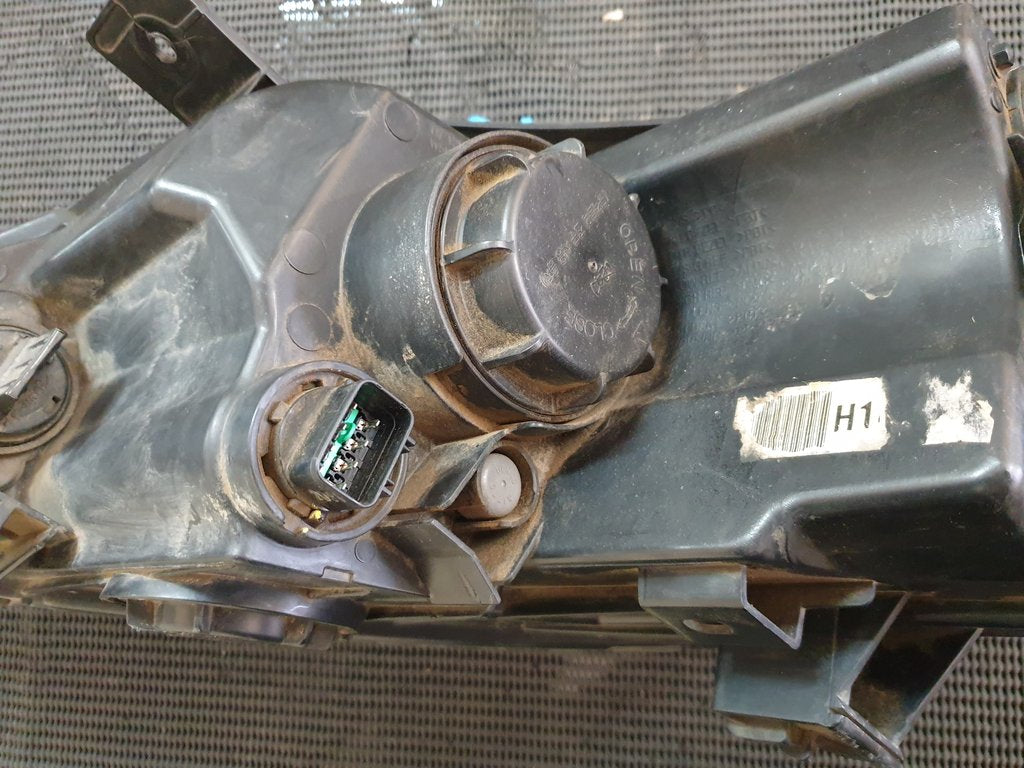 KIA Sportage 2012 Right Headlight