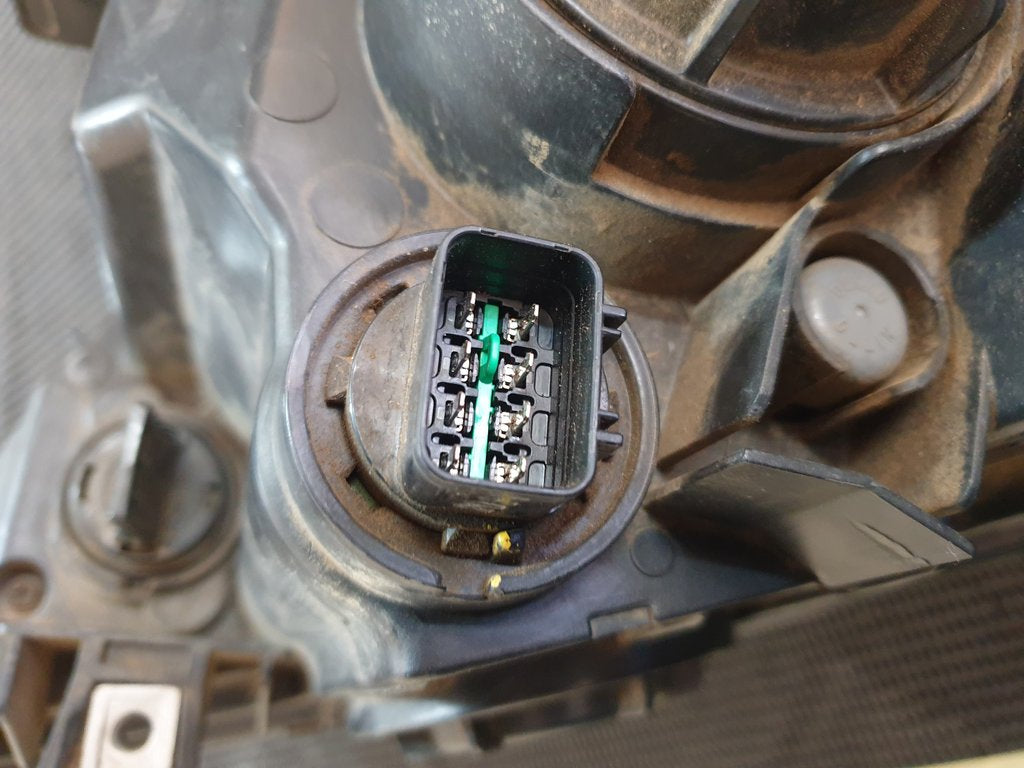KIA Sportage 2012 Right Headlight