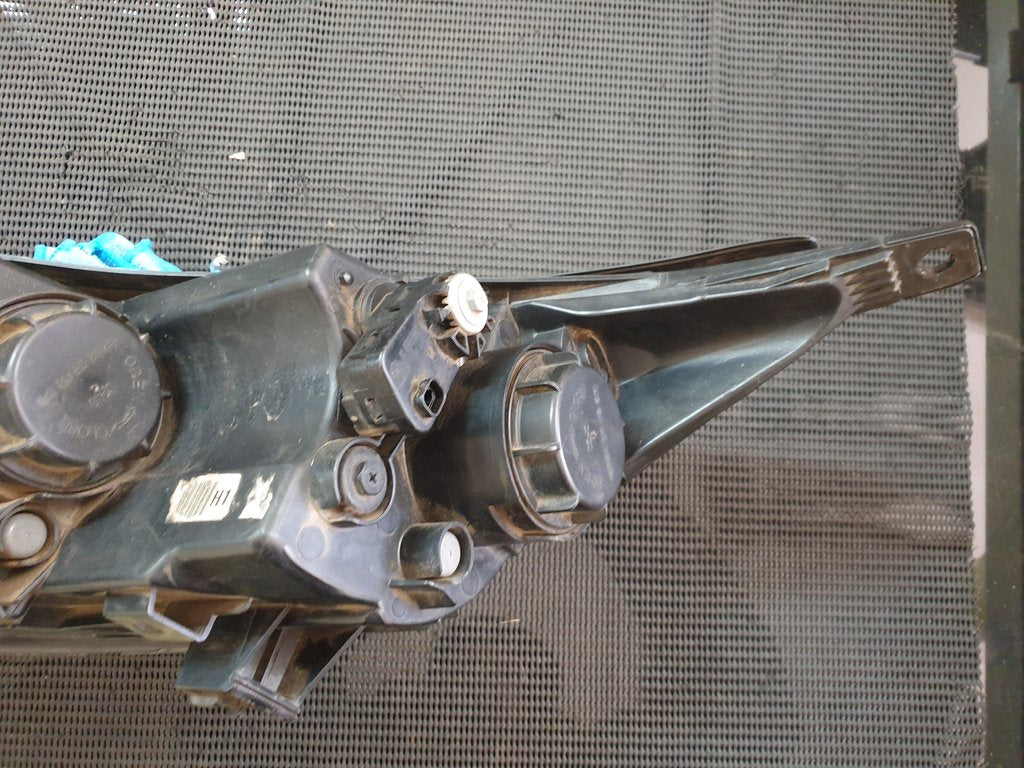 KIA Sportage 2012 Right Headlight