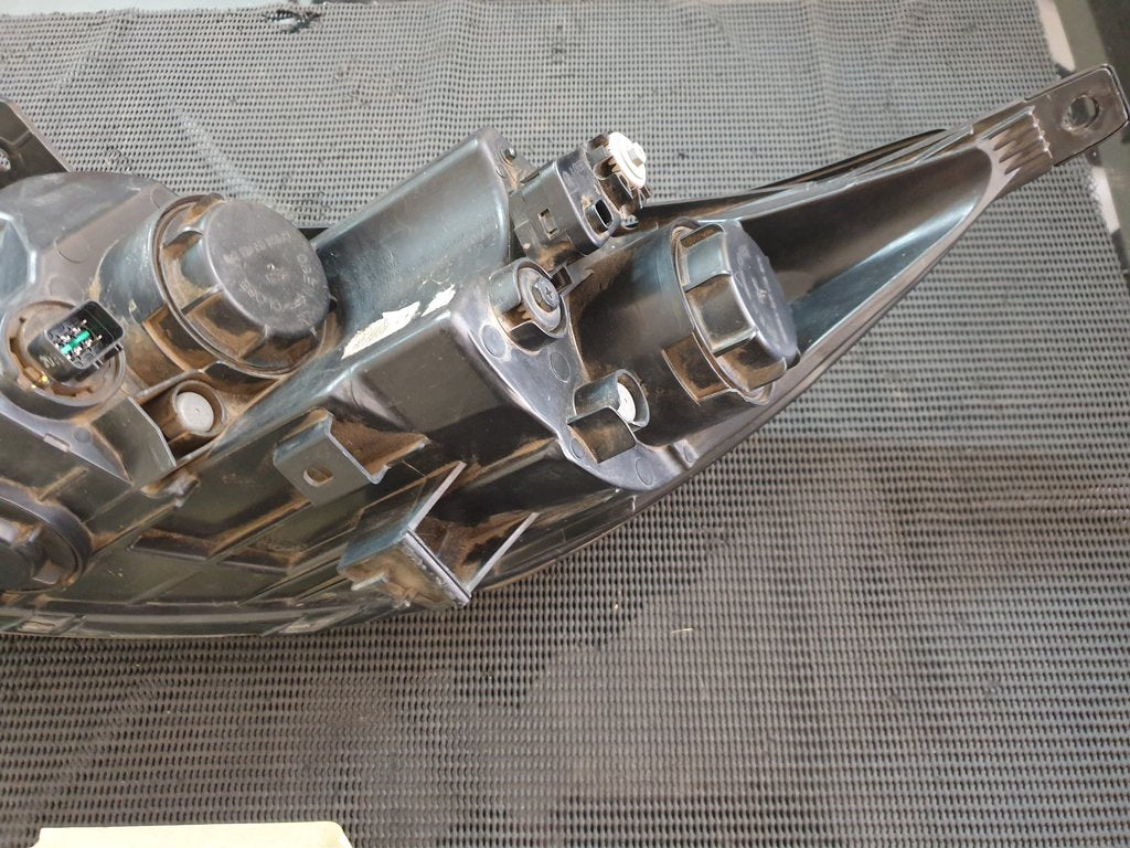 KIA Sportage 2012 Right Headlight