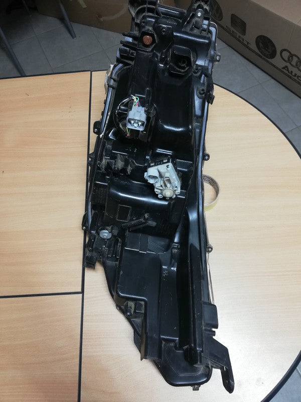 Toyota Hilux Right Headlight