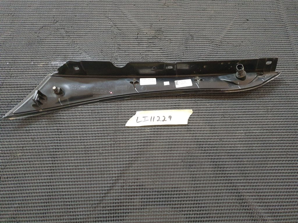 Mahindra KUV100 2016, 2017, 2018, 2019, 2020, 2021, 2022 Right Front Fender Indicator Light