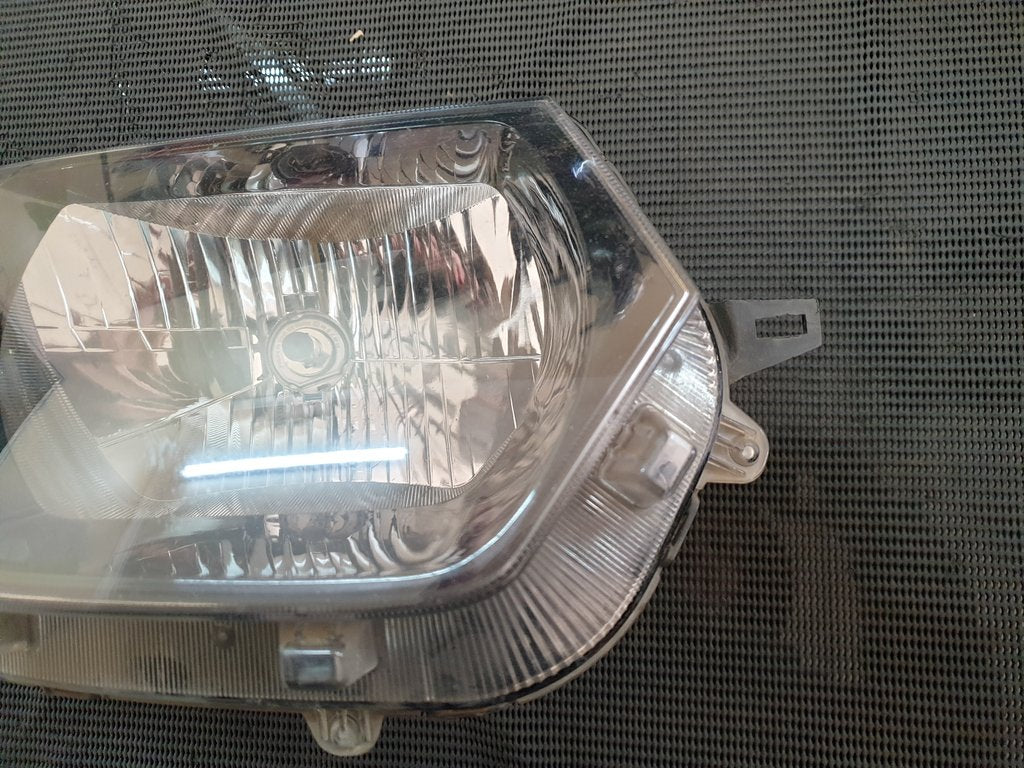 Mahindra KUV100 2016, 2017, 2018, 2019, 2020, 2021, 2022 Right Headlight