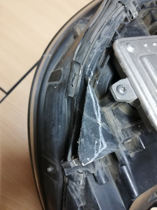 Mercedes-Benz C-Class W204, 2011 Right Headlight