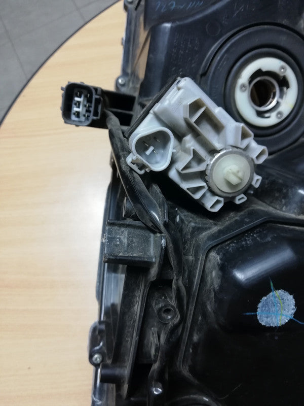 Toyota Hilux Right Headlight