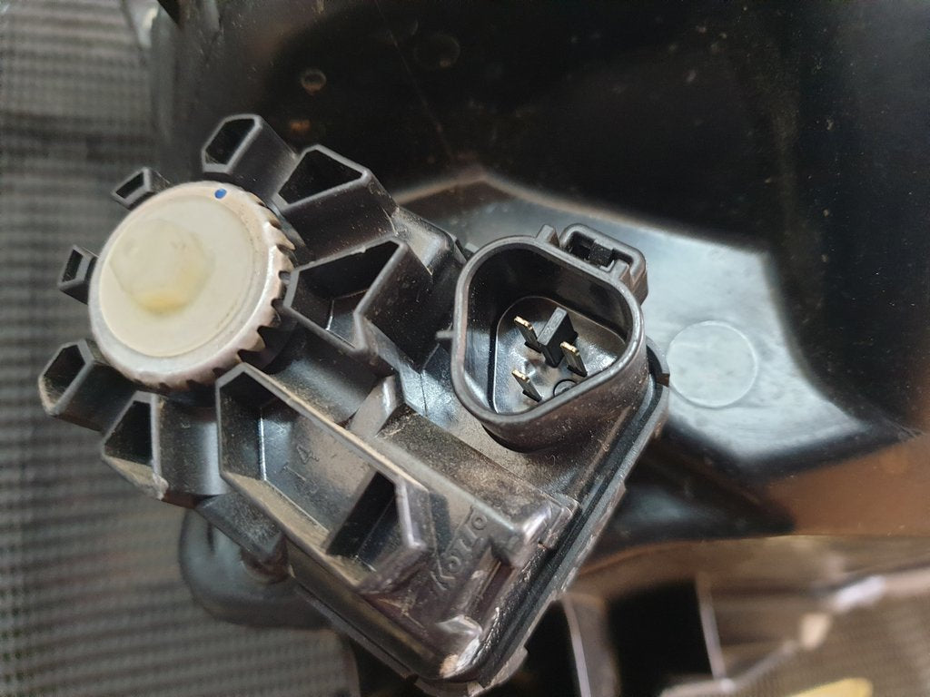 Isuzu D-Max Left Headlight