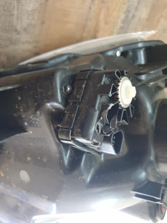 Original Used Isuzu D-Max Left Headlight