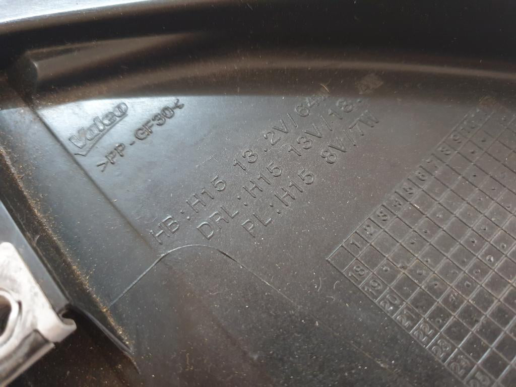 Original Used Volkswagen T6 Kombi Right Headlight