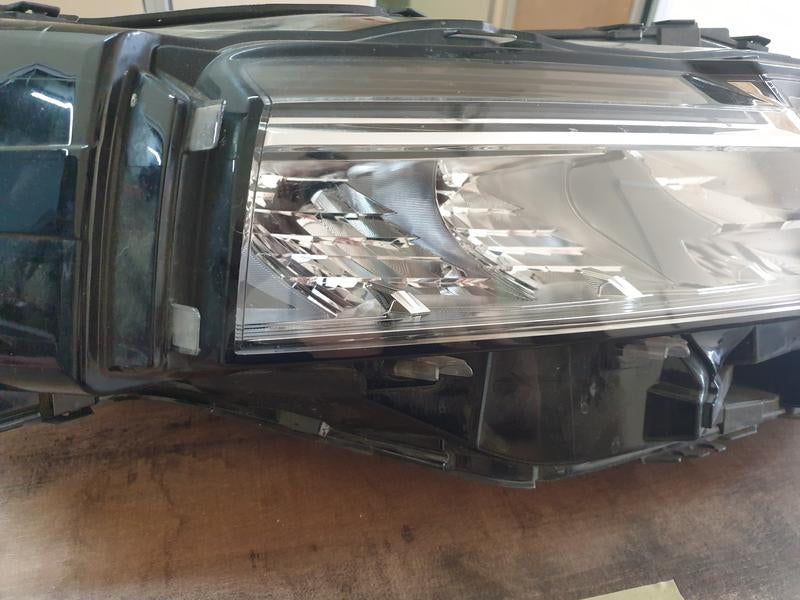 Original Used Nissan X-Trail Right Headlight