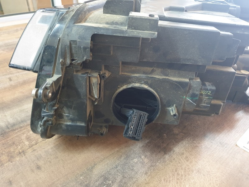 Original Used Volkswagen Tiguan Allspace Right Headlight