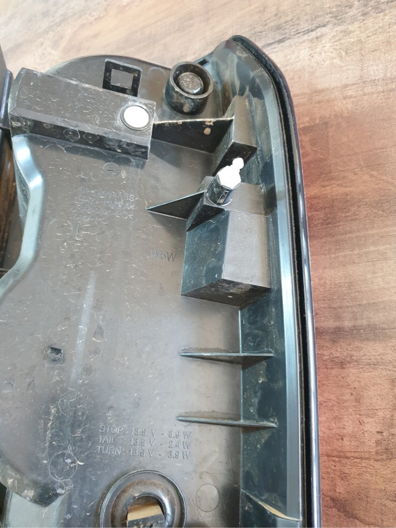Original Used Land Rover Discovery 2013 Left Rear Taillight