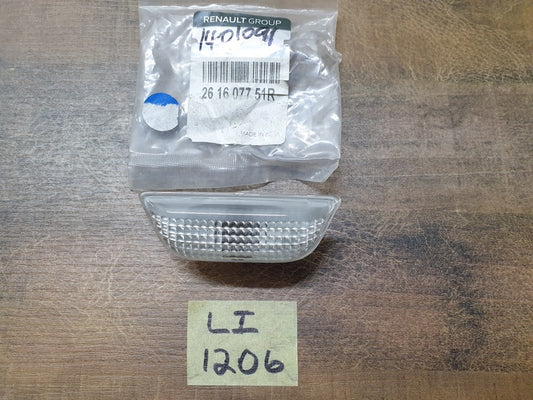 Original New Renault Kwid Fender Indicator Light