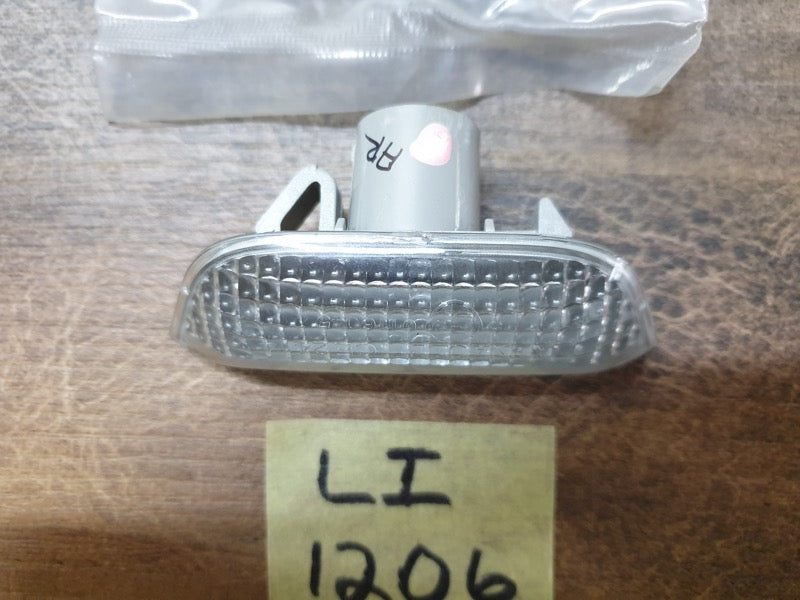 Original New Renault Kwid Fender Indicator Light