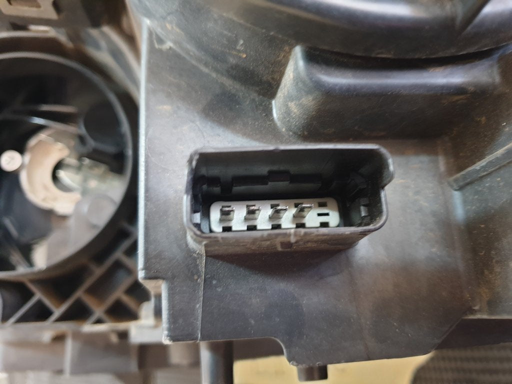 Nissan Qashqai 2010, 2011, 2012, 2013 Right Headlight