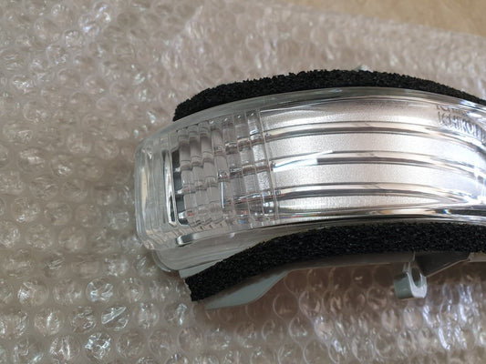 Toyota Hilux D4D Right Outer Mirror Indicator Light