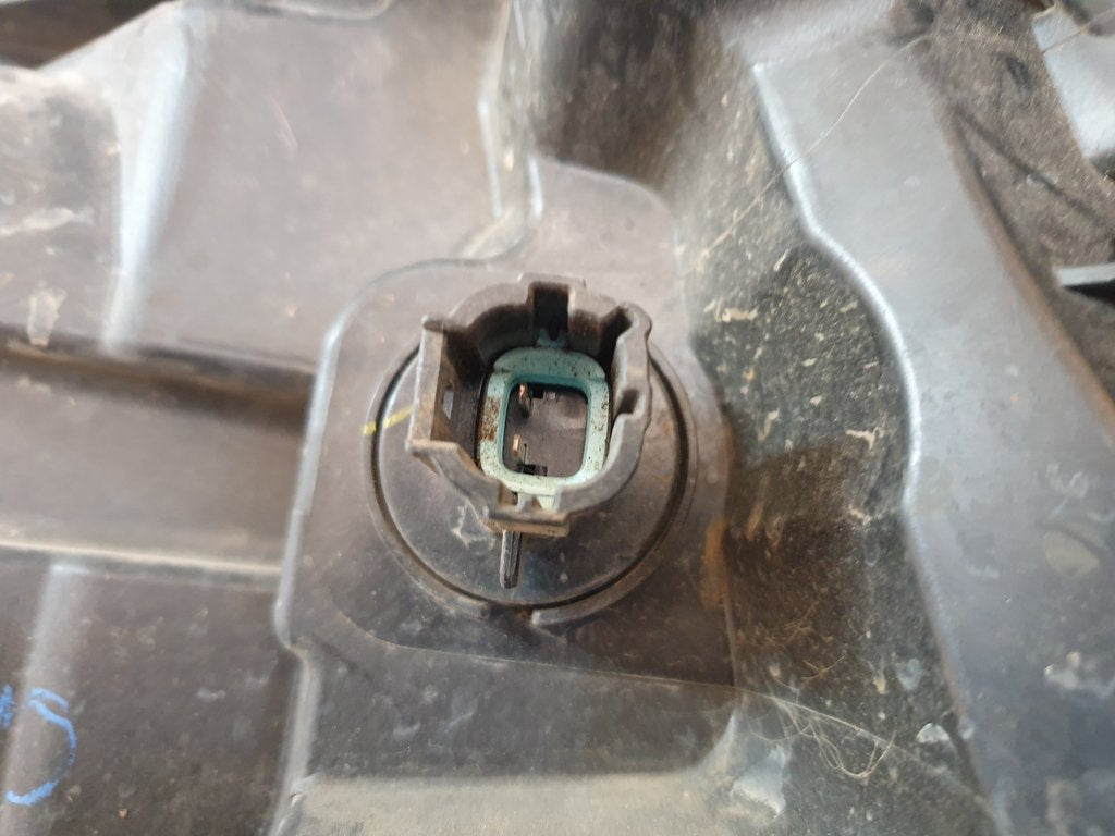 Nissan Navara Left Headlight