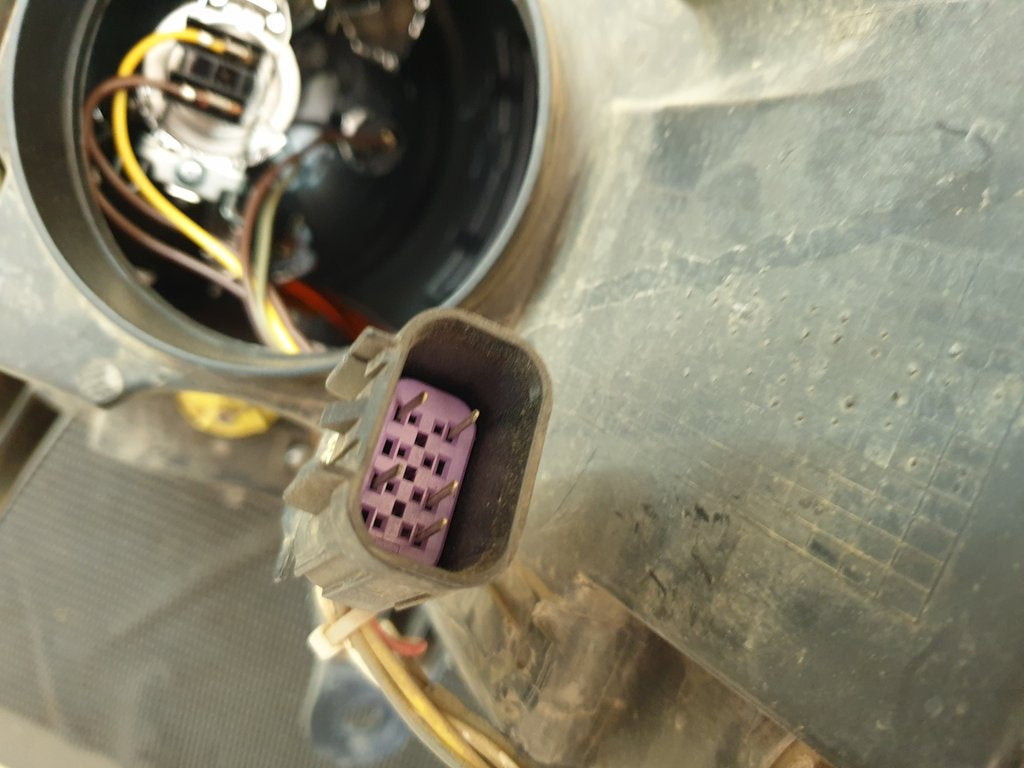 Mahindra Scorpio Right Headlight