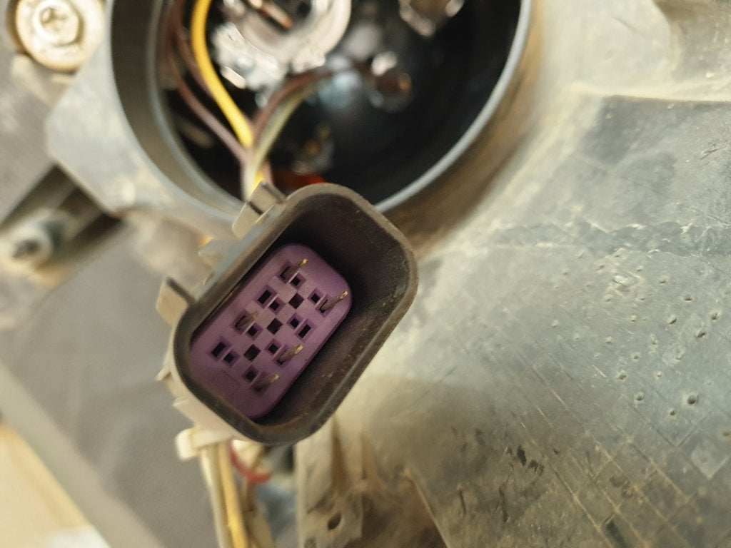 Mahindra Scorpio Right Headlight
