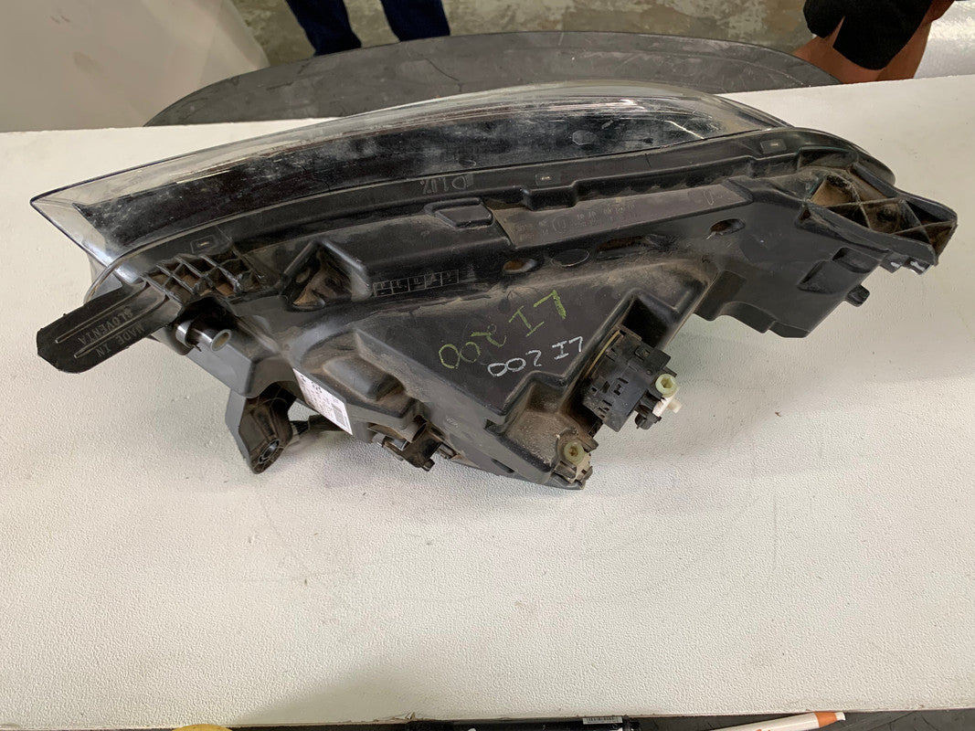 Mercedes-Benz X-Class W470, 2019 Right Headlight