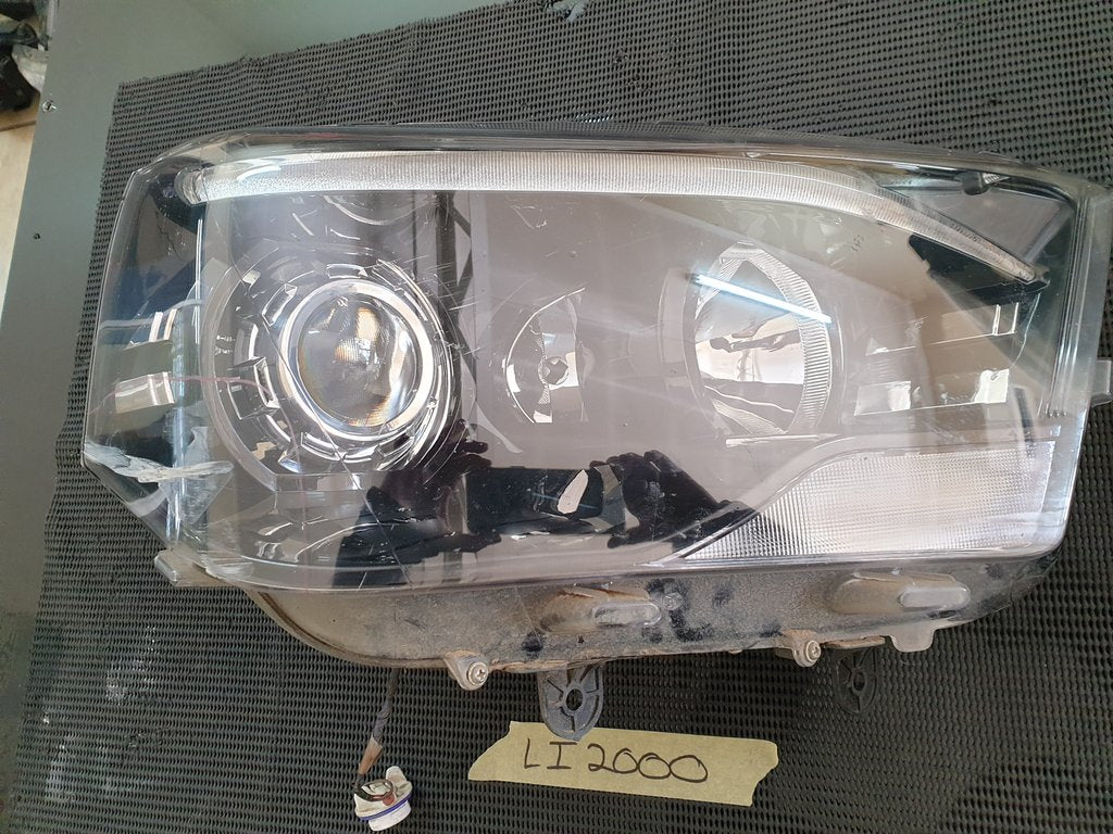 Mahindra Scorpion 2023, Xenon Right Headlight