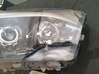 Mahindra Scorpion 2023, Xenon Right Headlight