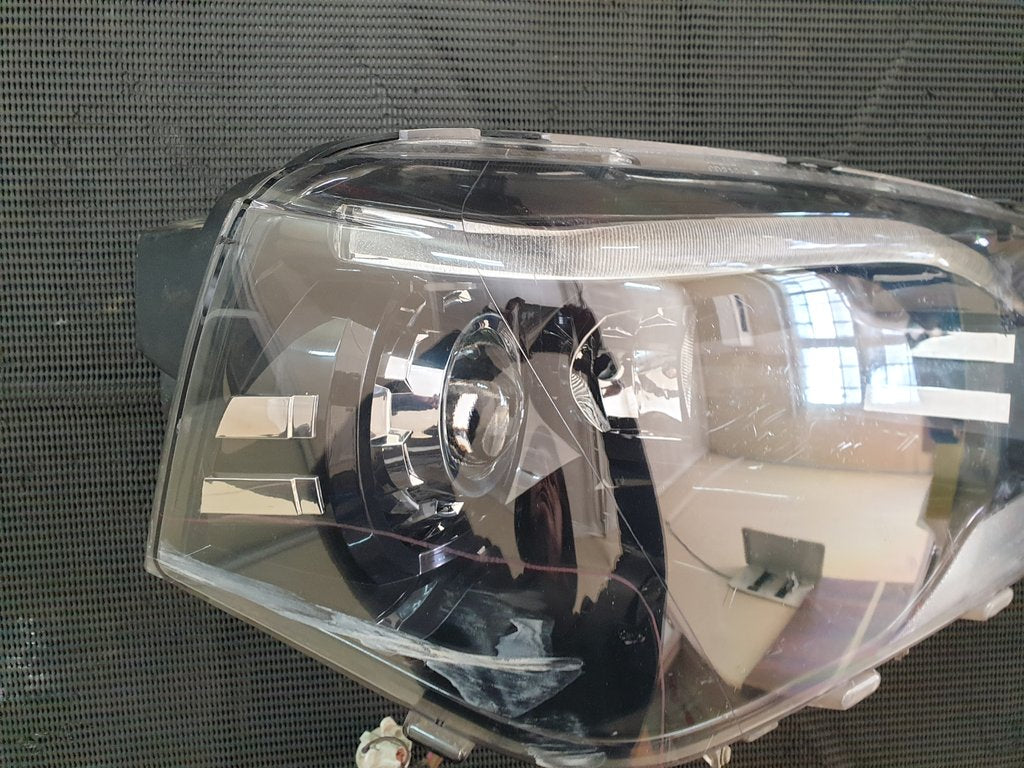 Mahindra Scorpion 2023, Xenon Right Headlight