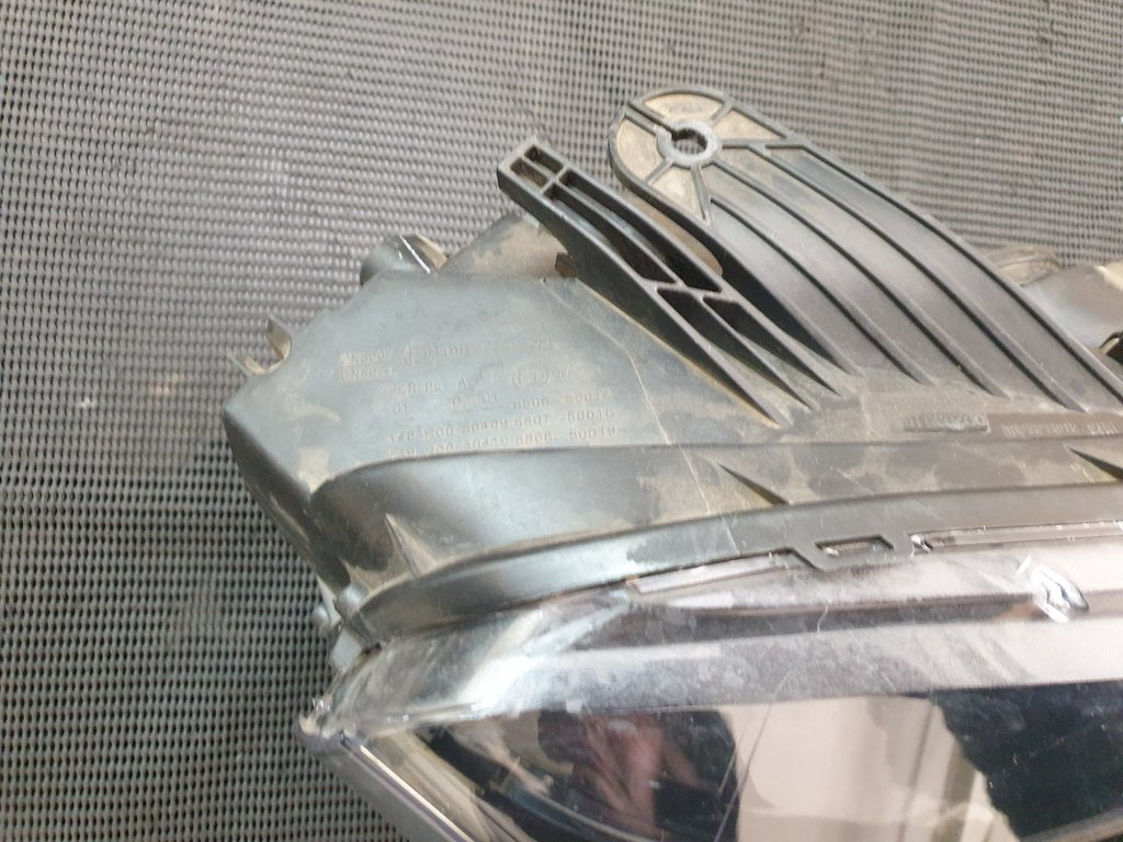 Mahindra Scorpion 2023, Xenon Right Headlight