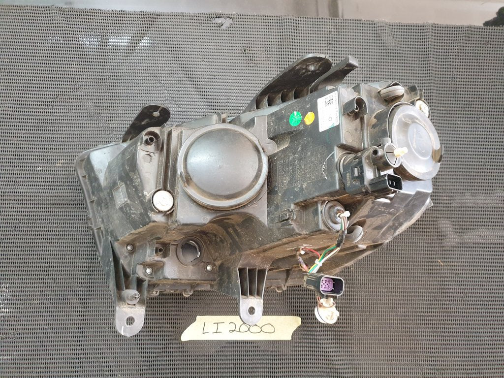 Mahindra Scorpion 2023, Xenon Right Headlight