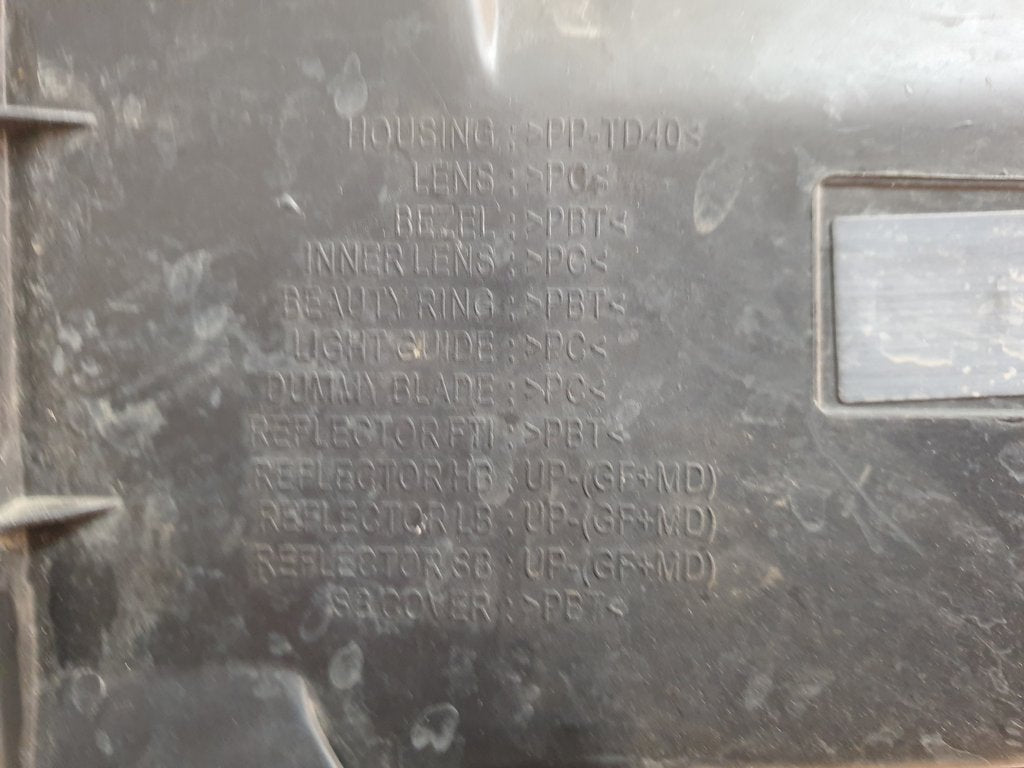 Mahindra Scorpion 2023, Xenon Right Headlight