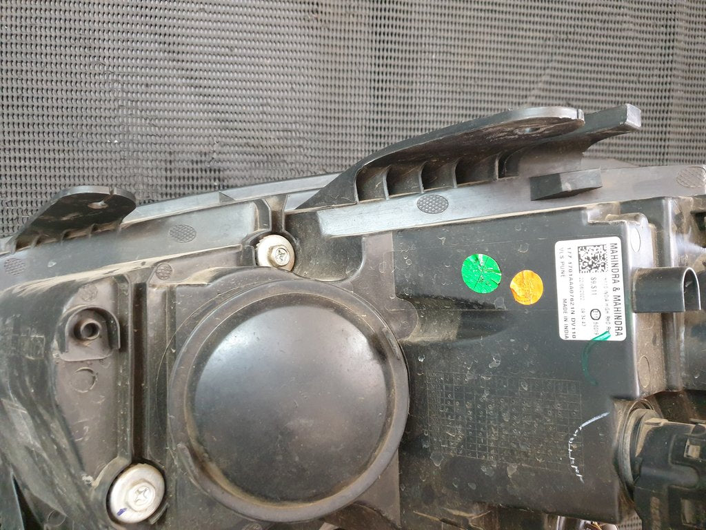 Mahindra Scorpion 2023, Xenon Right Headlight