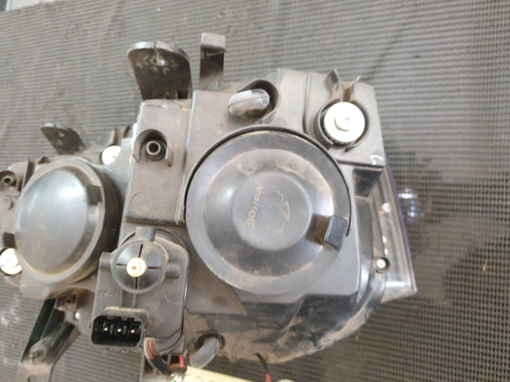 Mahindra Scorpion 2023, Xenon Right Headlight