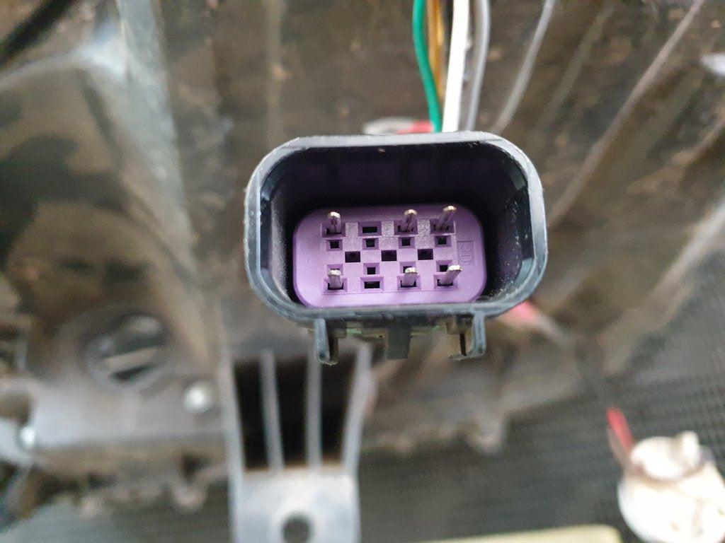Mahindra Scorpion 2023, Xenon Right Headlight
