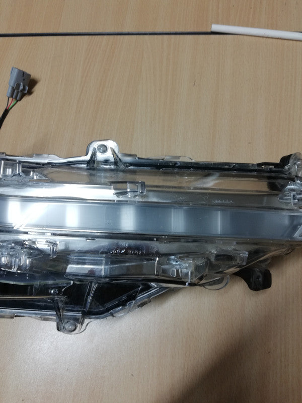 Toyota Fortuner 2021, 2022, Front bumper indicator, turn signal Right Front Day Time Running Light