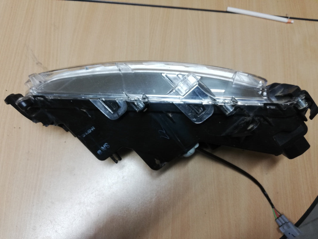 Toyota Fortuner 2021, 2022, Front bumper indicator, turn signal Right Front Day Time Running Light