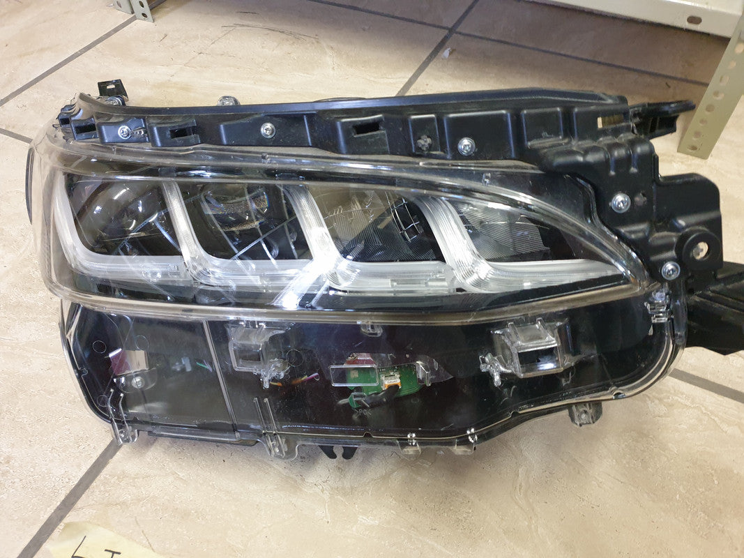 Toyota Fortuner Right Headlight