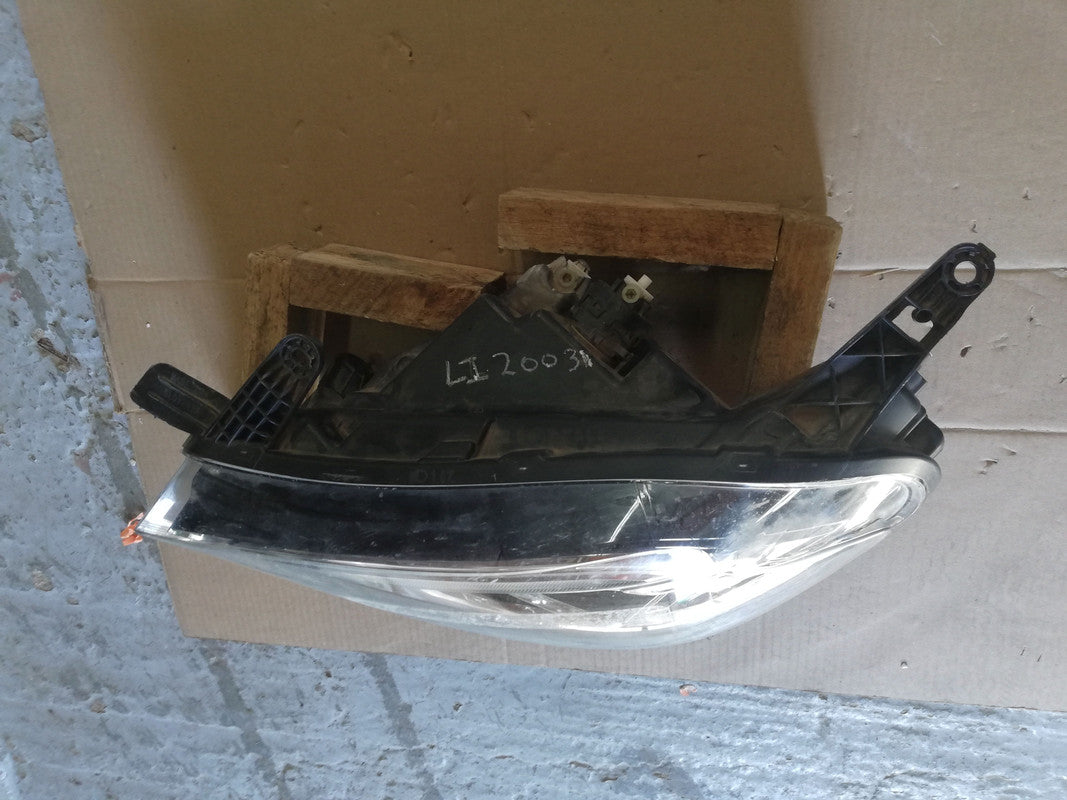 Mercedes-Benz X-Class W470, 2019 Left Headlight