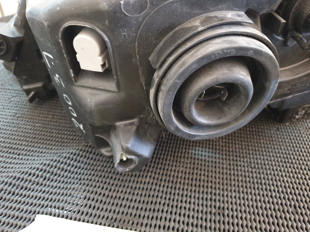 Nissan NP200 Right Headlight