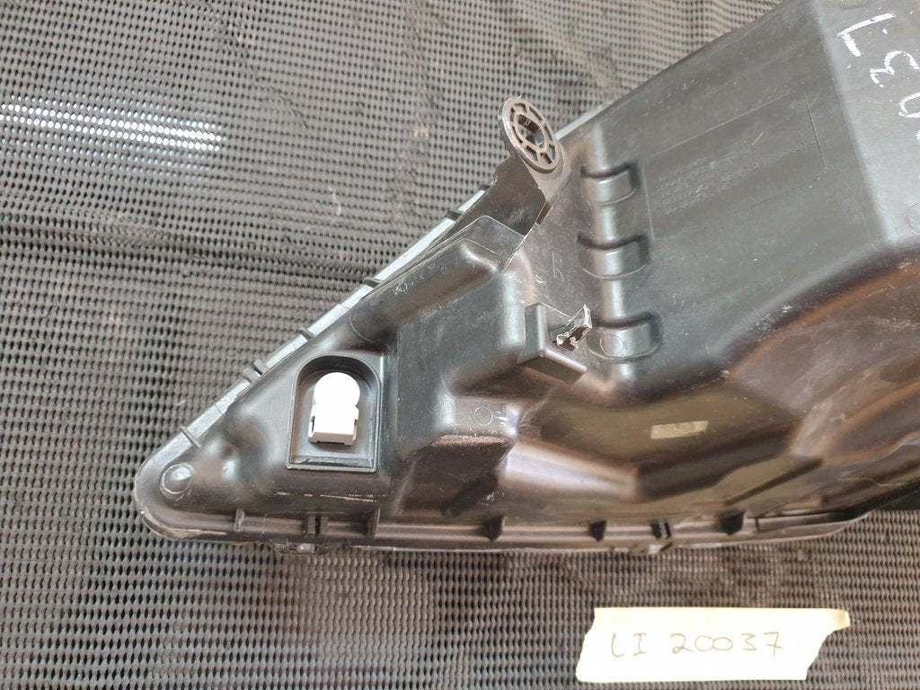 Nissan NP200 Right Headlight