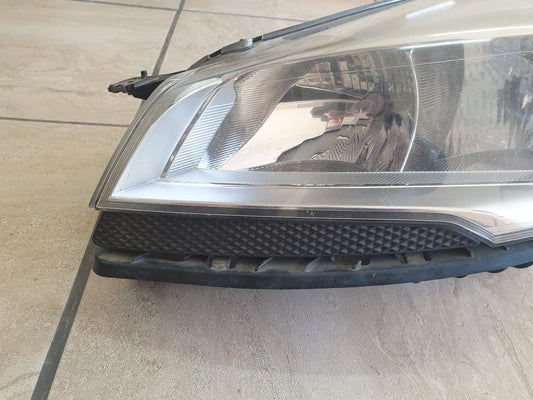 Ford Kuga 2 Left Headlight