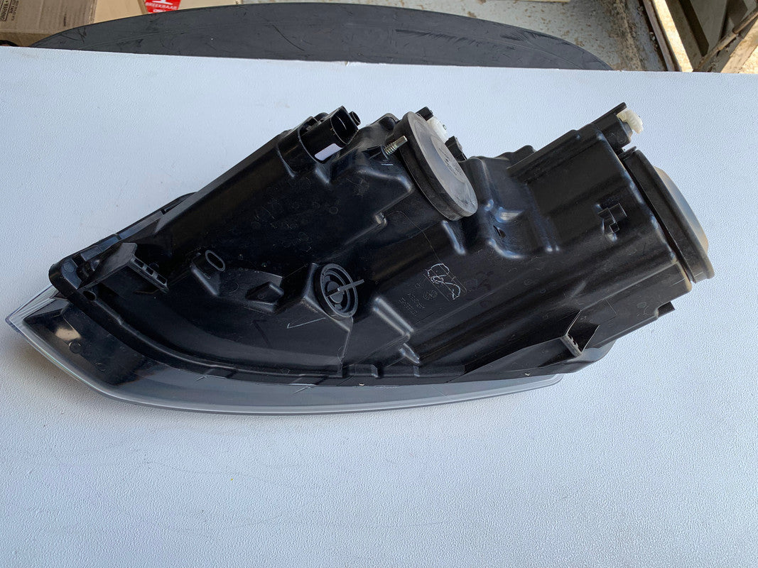 Volkswagen Polo Right Headlight