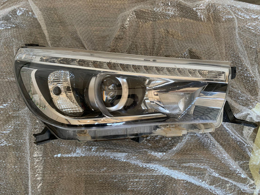Toyota Hilux 2015, 2016, 2017, 2018 Right Headlight