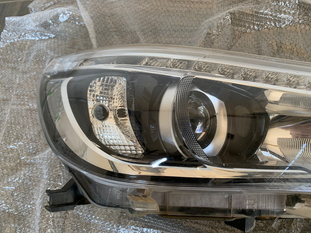 Toyota Hilux 2015, 2016, 2017, 2018 Right Headlight