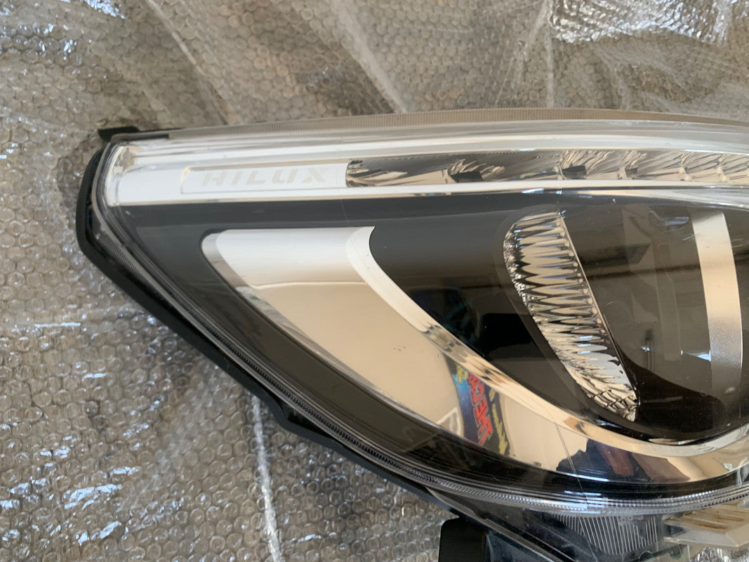 Toyota Hilux 2015, 2016, 2017, 2018 Right Headlight